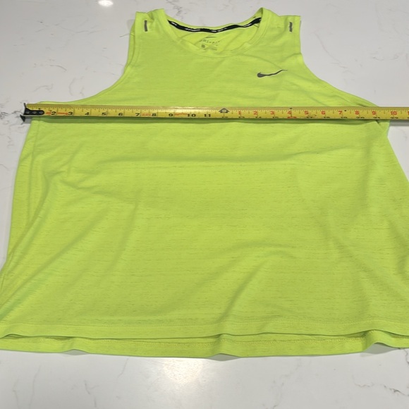 Nike Men’s Yellow Tights with Nike Men’s Running Singlet. - Picture 7 of 10